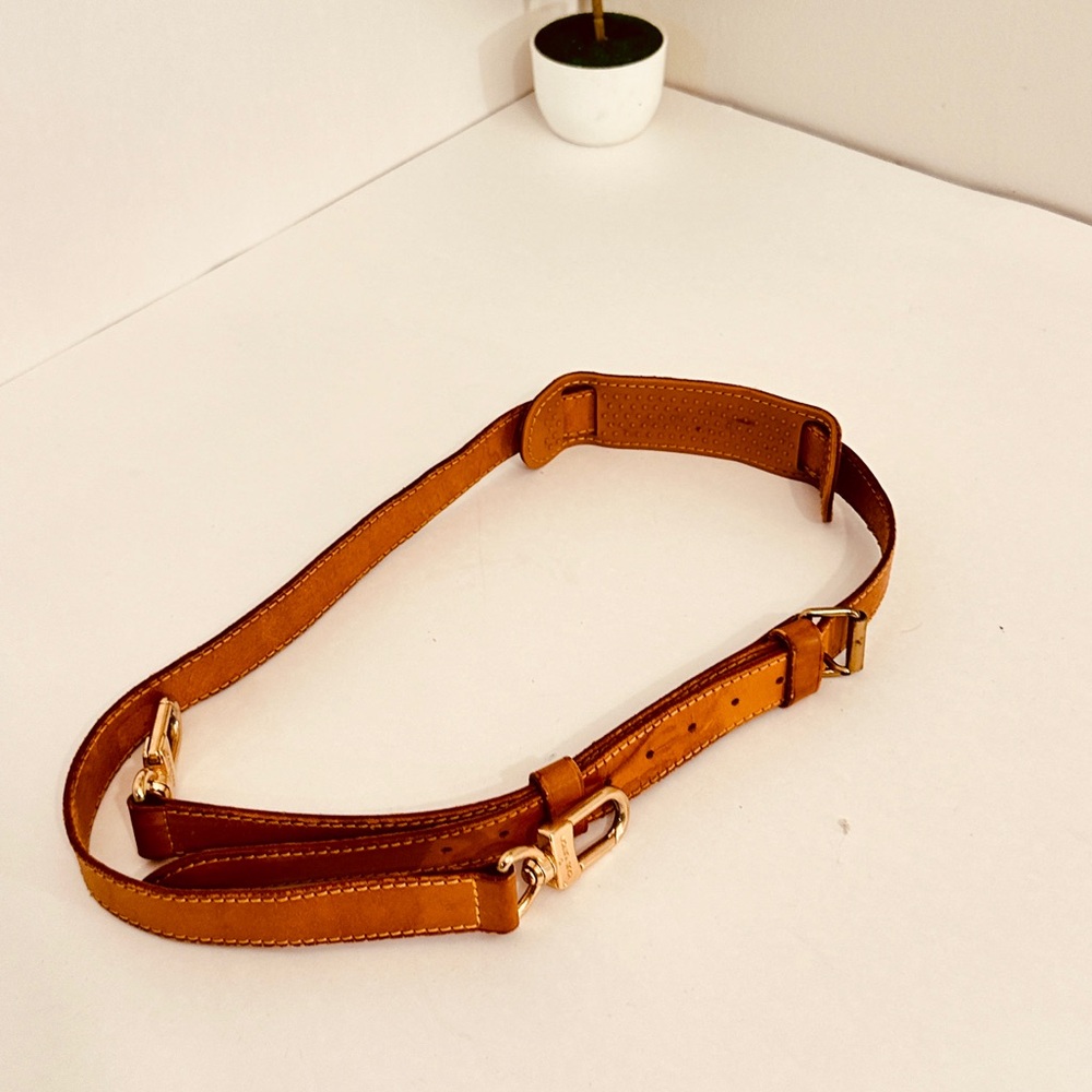 Louis Vuitton strap purse/bag holder tan - Picture 8 of 9